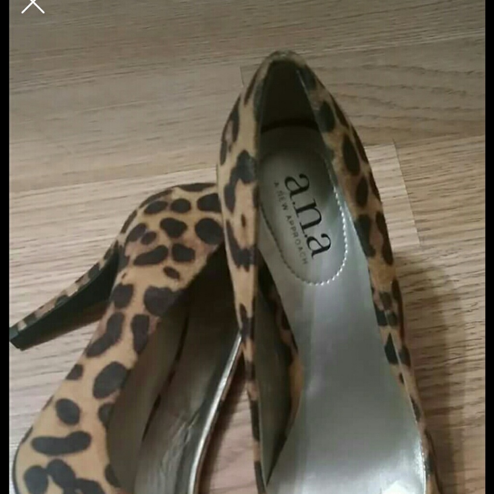 Heels - Picture 2 of 2